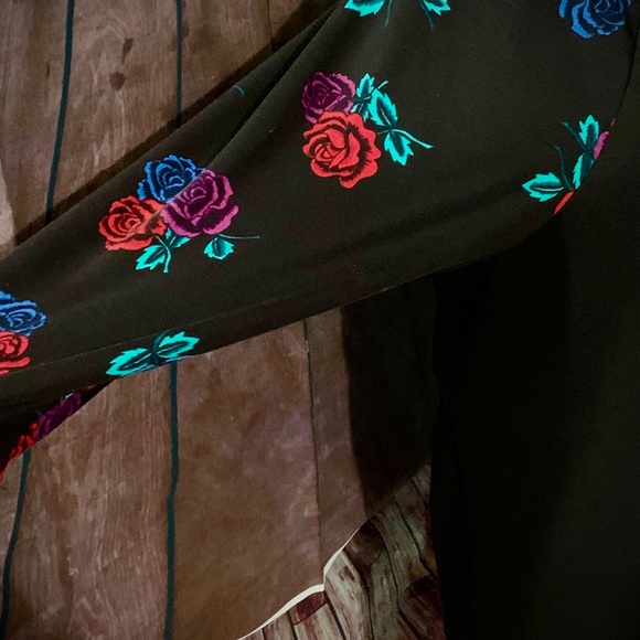 Lularoe Raglan - Picture 2 of 3